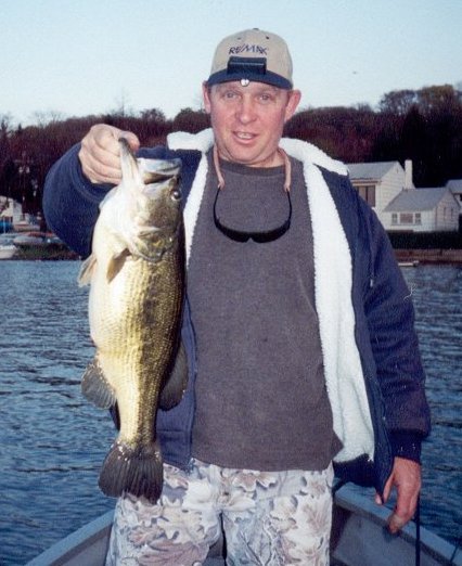 Carl Platvoet's 6lb 12oz largemouth bass caught 4/27/01 
